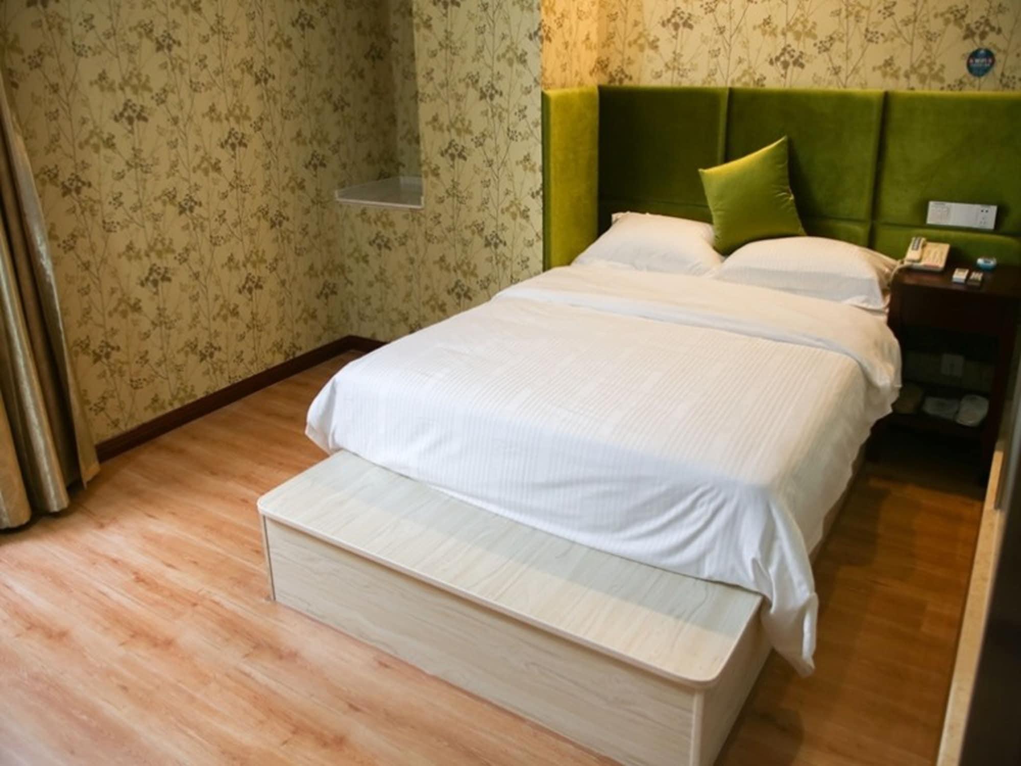 Greentree Inn Jiangsu Zhenjiang Dingmao Industrial Park Wode Square Express Hotel Exterior photo
