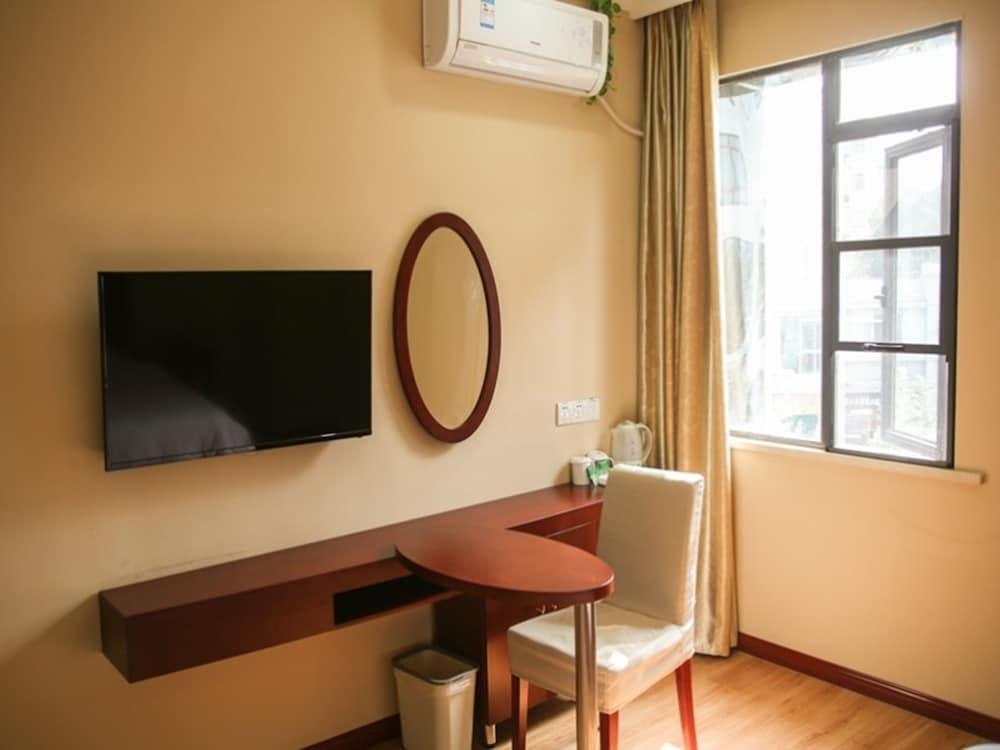 Greentree Inn Jiangsu Zhenjiang Dingmao Industrial Park Wode Square Express Hotel Exterior photo